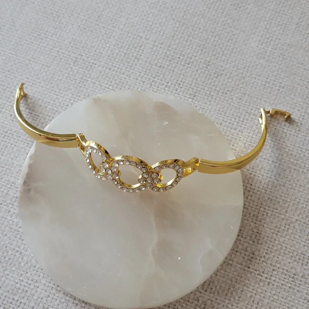 Rhinestone Bracelet in Gold Tone